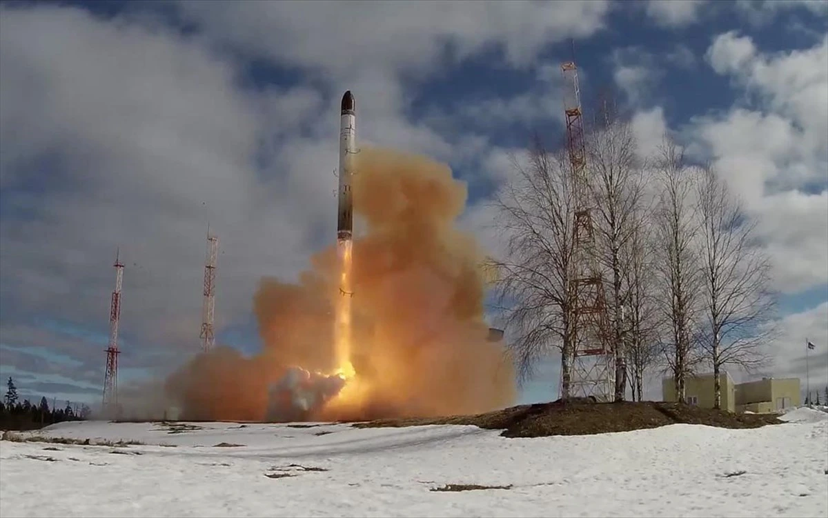 Με εκτόξευση του διηπειρωτικού πυραύλου «Satan 2» απειλεί η Μόσχα τη Βουλγαρία, τη Ρουμανία και το Μαυροβούνιο